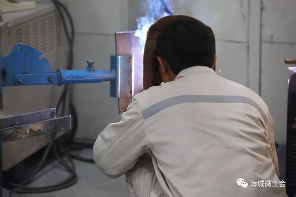 焊接机械臂操作教学视频_焊接机械臂多少钱一台_炸机机臂断裂焊接更换维修