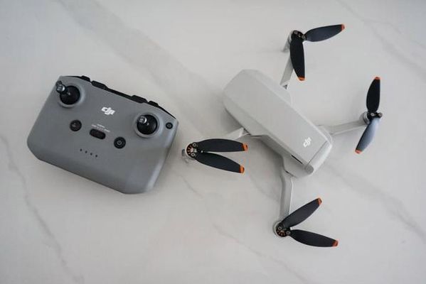 无人机泡水送去大疆维修多少钱_大疆无人机进水了还能修好吗_大疆无人机进水能使用随心换吗