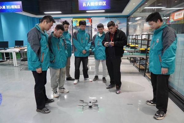 学无人机，选正规学校看这几点就够了🛩️