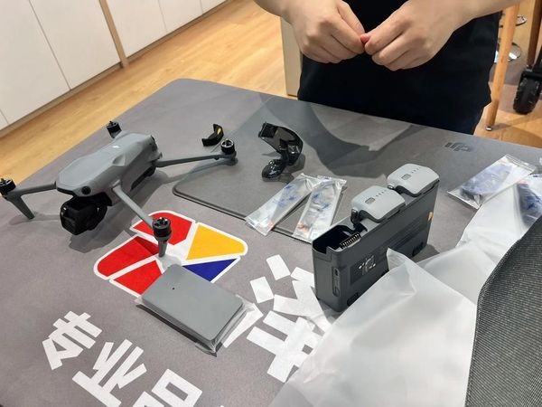 大疆Air3S摔了怎么修？武汉同城到店，外地寄过来就行📦
